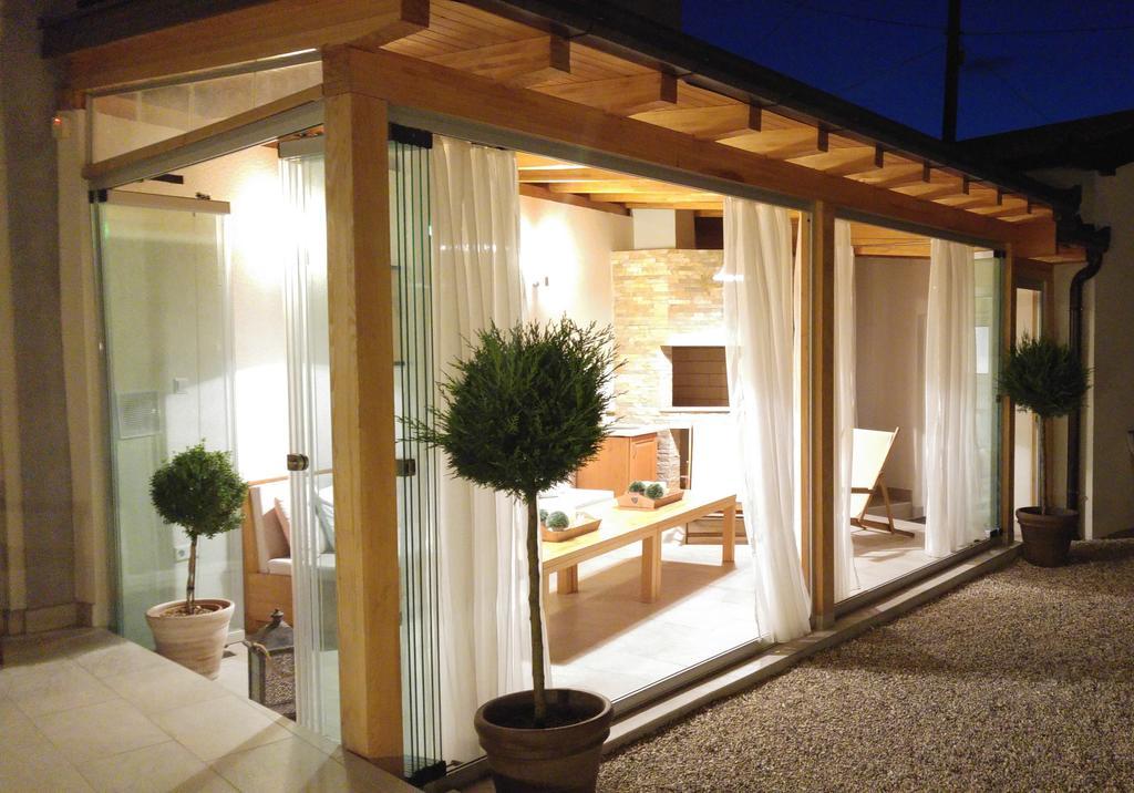 מוסטר City Apartment One מראה חיצוני תמונה